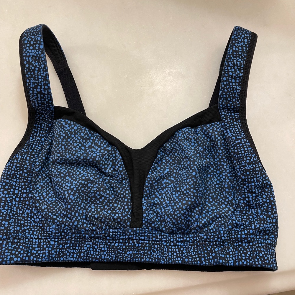 2 Tara tamers- lululemon